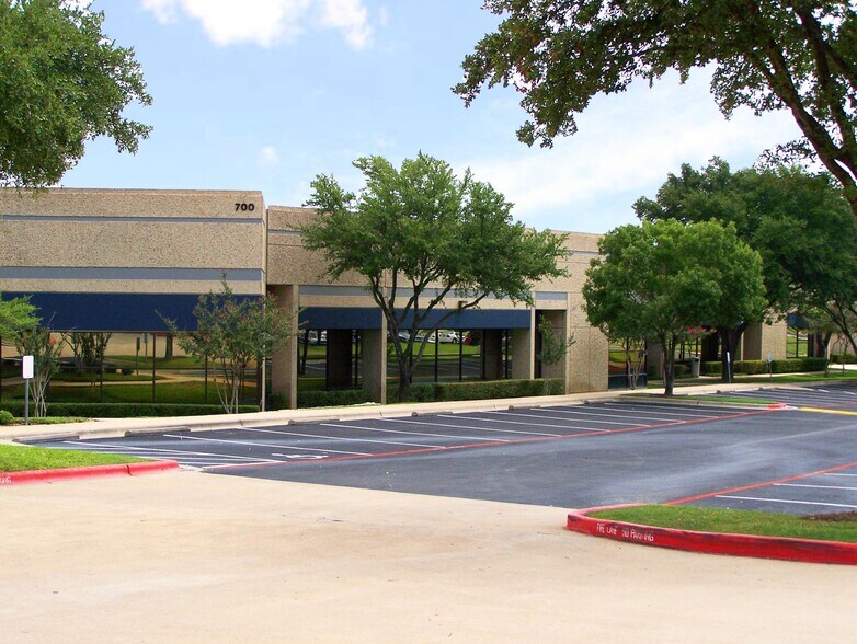 700 Jeffrey Way, Round Rock, TX à louer - Photo de l’immeuble – Image 2 sur 8