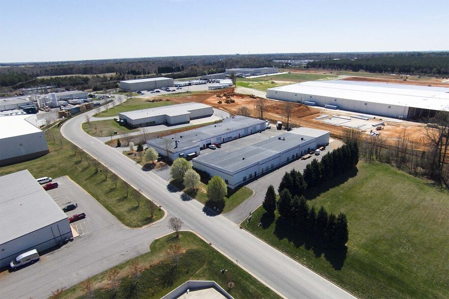 159 Barley Park Ln, Mooresville, NC à louer - Photo de l’immeuble – Image 3 sur 25