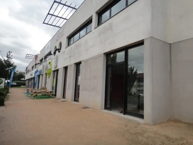 Local commercial dans Limas à louer - Photo de l’immeuble – Image 2 sur 2