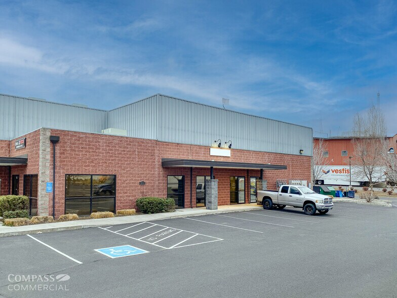 1950 SW Badger St, Redmond, OR à louer - Photo de l’immeuble – Image 2 sur 2