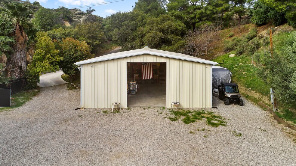 16271 Placerita Canyon rd, Santa Clarita, CA à louer - Photo de l’immeuble – Image 3 sur 12