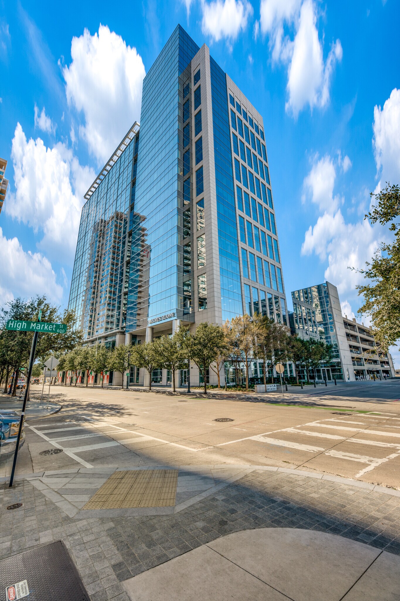 2323 Victory Ave, Dallas, TX à louer Photo principale– Image 1 sur 32