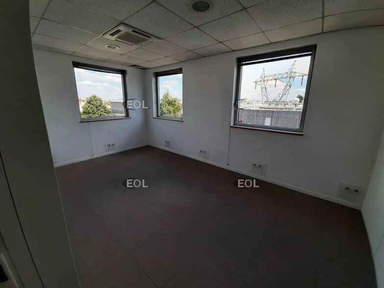 Bureau dans Chevilly-Larue à louer - Photo de l’immeuble – Image 3 sur 12