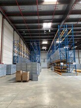 Industriel/Logistique dans Genas à louer Photo intérieure– Image 1 sur 3