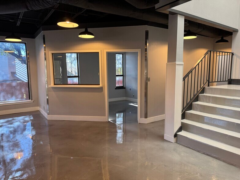 975 W Bitters Rd, San Antonio, TX à louer - Photo de l’immeuble – Image 2 sur 14