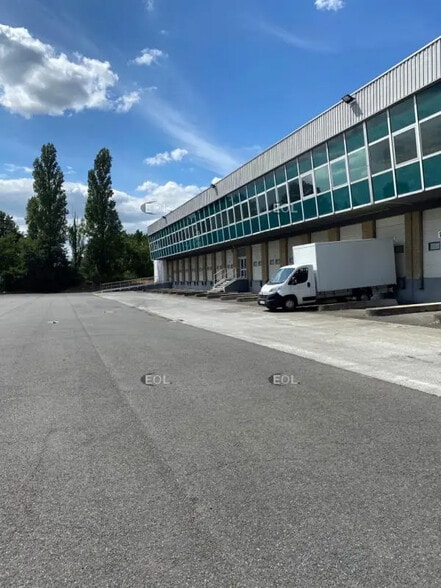 Industriel/Logistique dans Saint-Witz à louer - Photo de l’immeuble – Image 2 sur 5