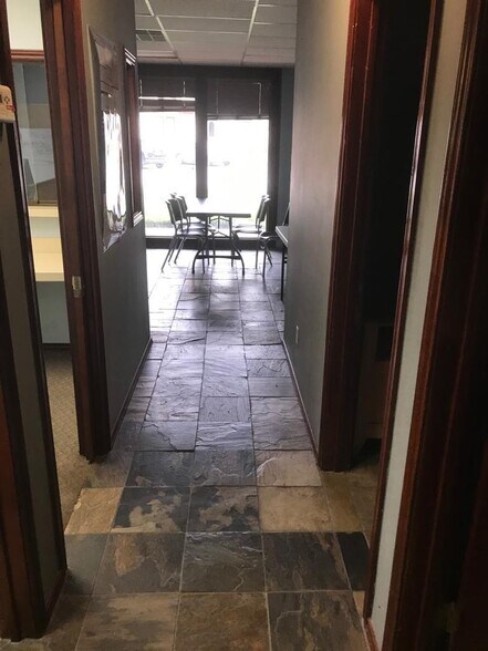 7272 Wurzbach Rd, San Antonio, TX à vendre - Photo intérieure – Image 2 sur 15