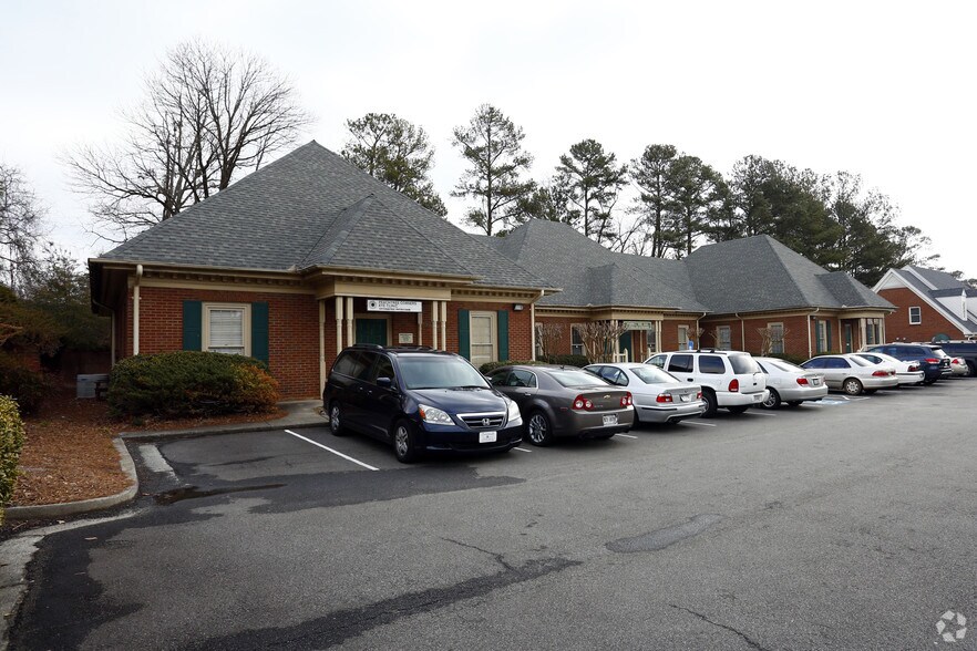 4045 Wetherburn Way, Peachtree Corners, GA à louer - Photo de l’immeuble – Image 3 sur 4