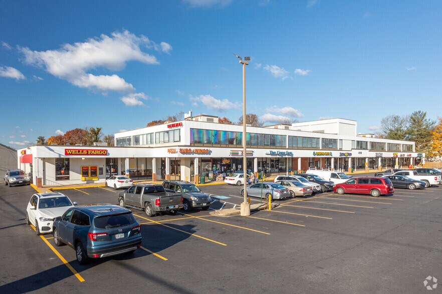6110-6122 Franconia Rd, Franconia, VA à louer - Photo de l’immeuble – Image 1 sur 5
