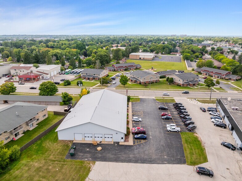 821 Lime Kiln Rd, Green Bay, WI à louer - Photo de l’immeuble – Image 3 sur 23