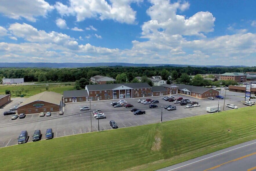 115 Aikens Center, Martinsburg, WV à louer - Photo de l’immeuble – Image 2 sur 3