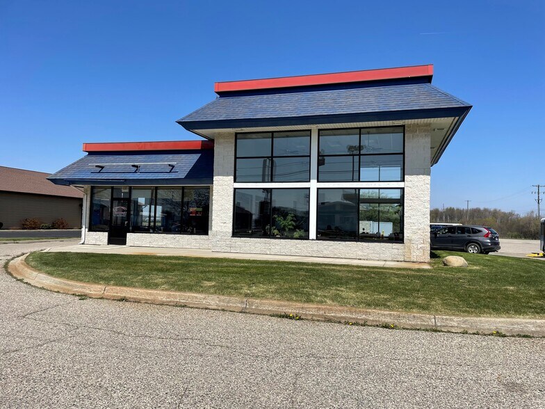 1335 E Center St, Ithaca, MI à vendre - Photo de l’immeuble – Image 1 sur 6