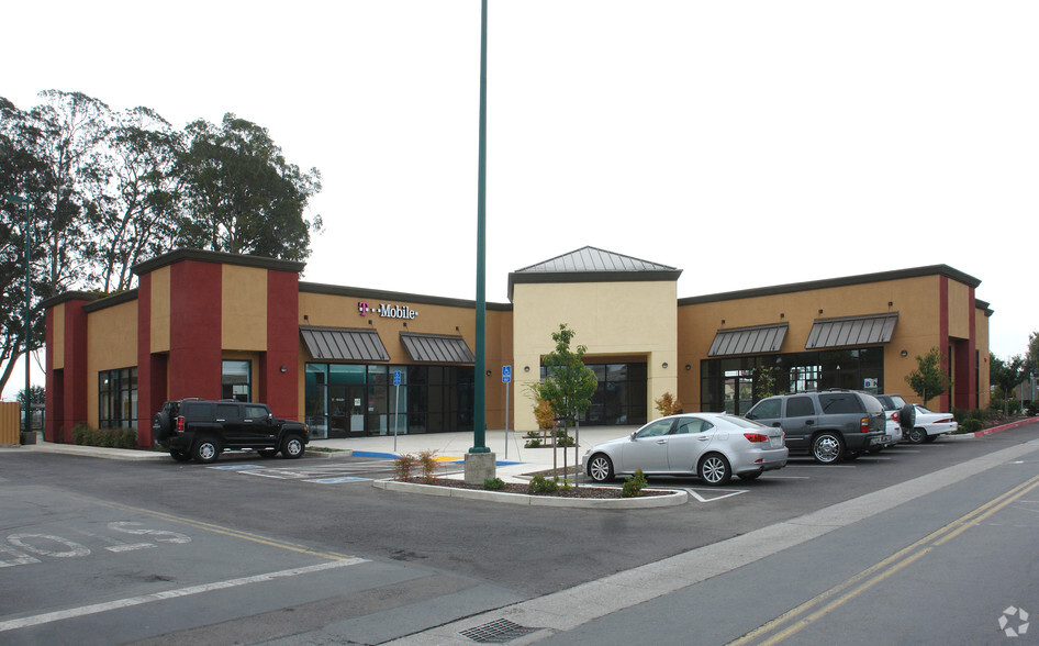 901-1057 N Main St, Salinas, CA à louer - Photo de l’immeuble – Image 1 sur 12