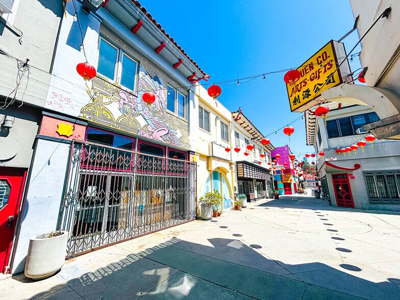 953 Chung King Rd, Los Angeles, CA à louer - Photo de l’immeuble – Image 2 sur 15