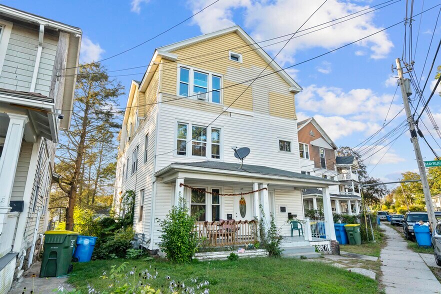 9 Unit Portfolio in Waterbury's East End portefeuille de 3 biens à vendre sur LoopNet.fr - Photo de l’immeuble – Image 3 sur 10