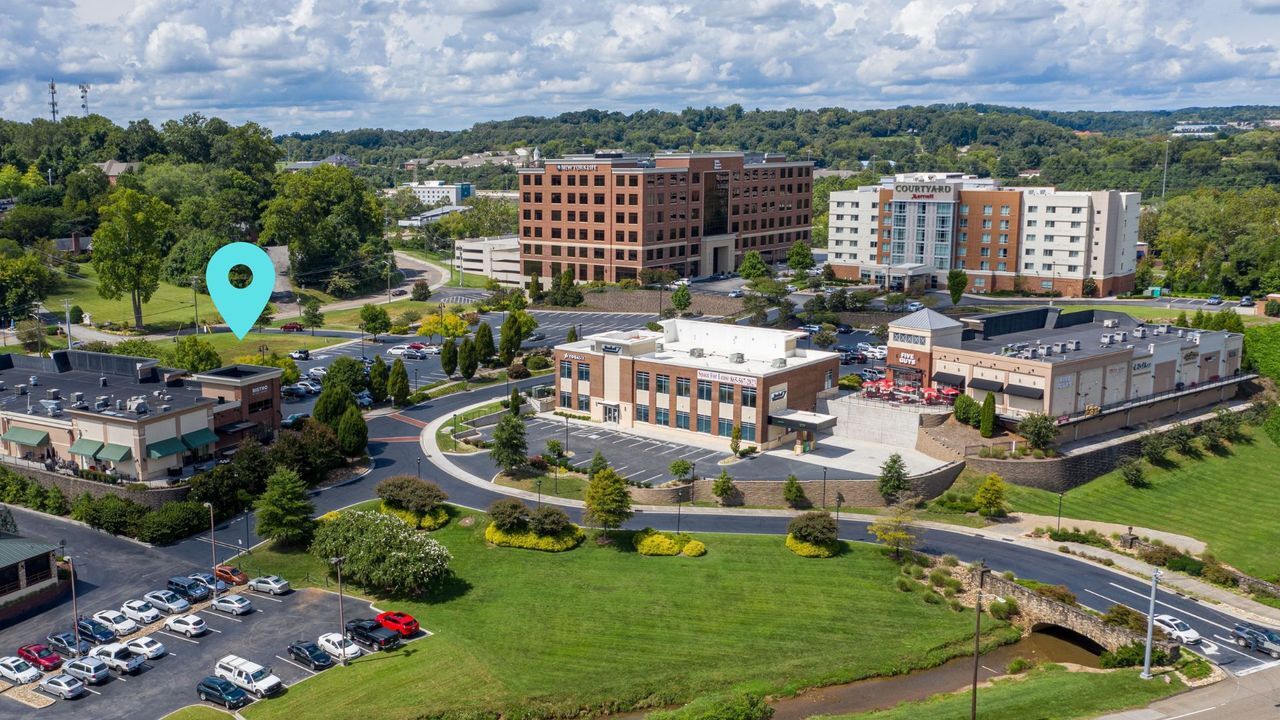 225 Brookview Centre Way, Knoxville, TN à louer Photo de l’immeuble– Image 1 sur 7