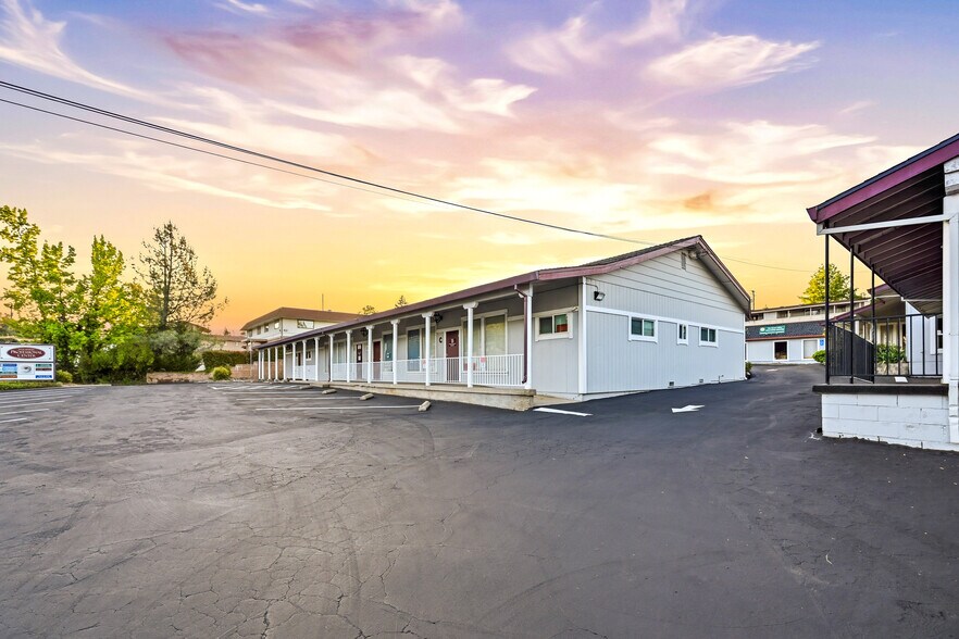 1097 E Main St, Grass Valley, CA à vendre - Photo de l’immeuble – Image 3 sur 52