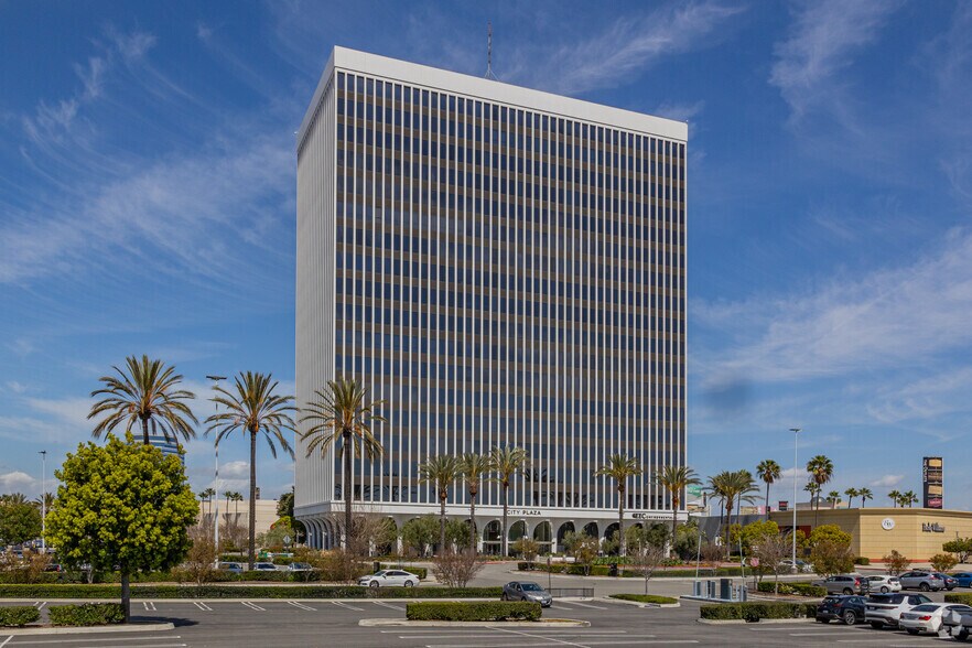 1 City Blvd W, Orange, CA à louer - Photo de l’immeuble – Image 1 sur 9