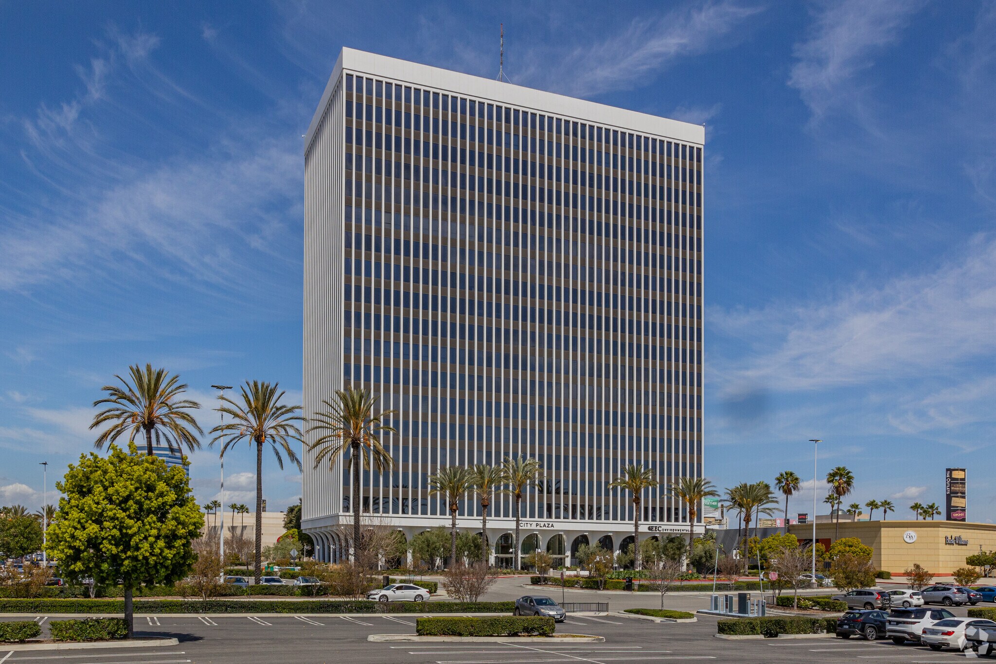 1 City Blvd W, Orange, CA à louer Photo de l’immeuble– Image 1 sur 10