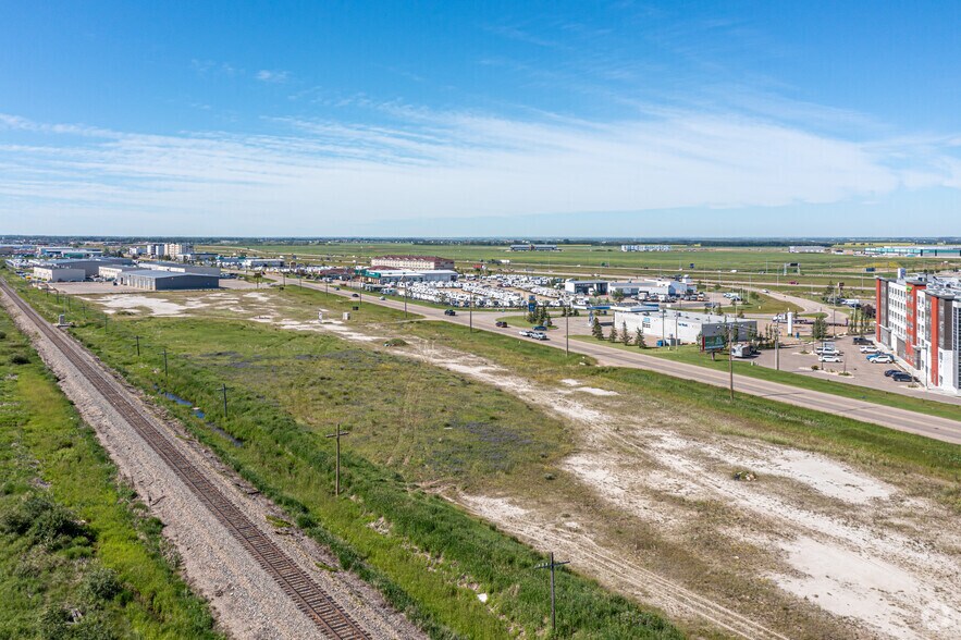 7715 Sparrow Dr, Leduc, AB à vendre - Aérien – Image 3 sur 3