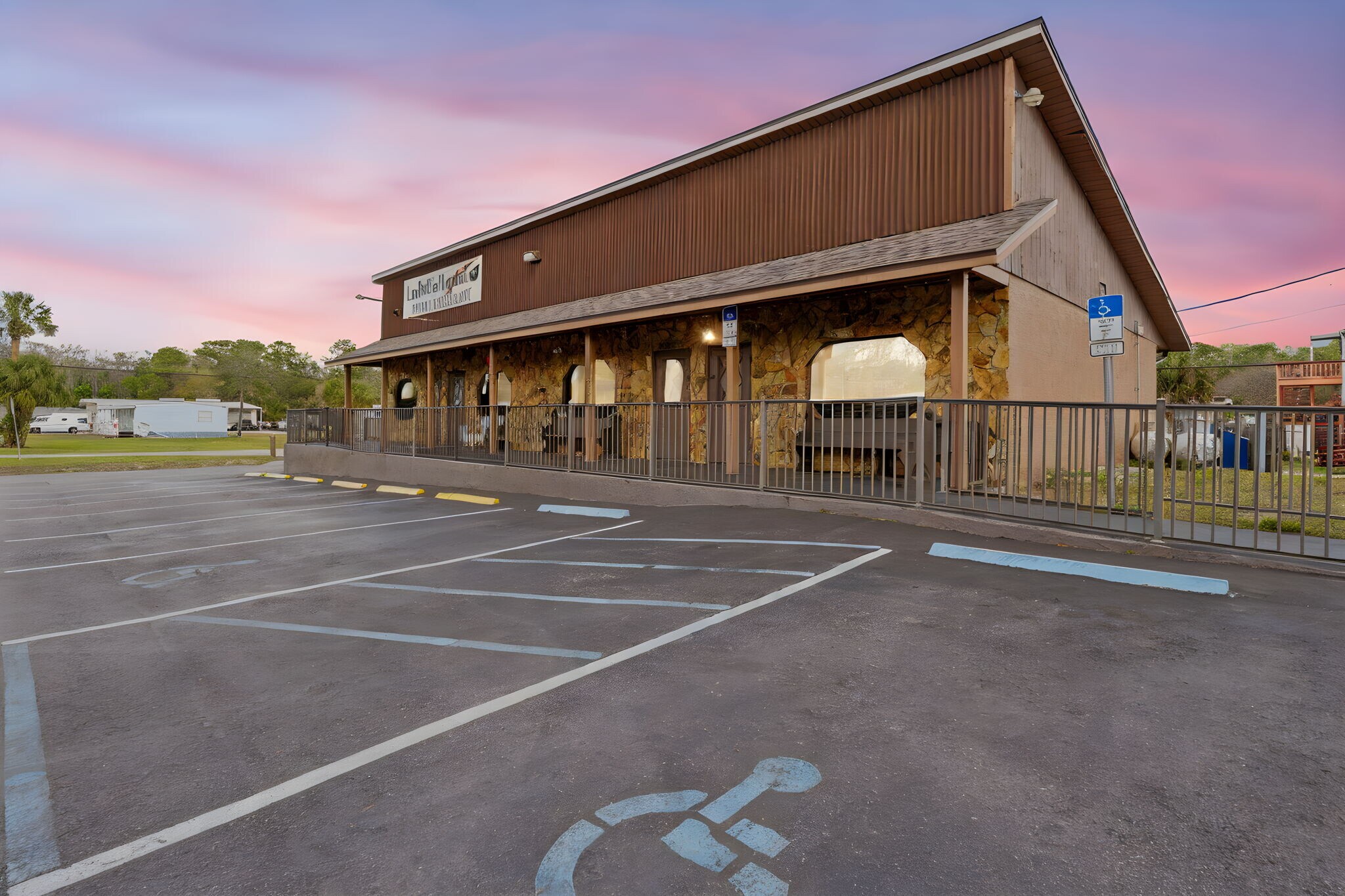 7390 Shoal Line Blvd, Weeki Wachee, FL à vendre Photo principale– Image 1 sur 62