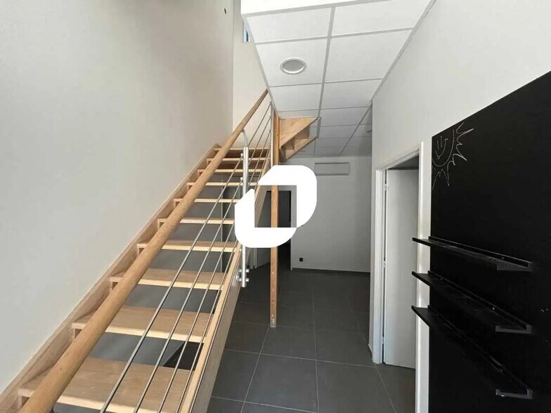 Bureau dans Sainte-Foy-lès-Lyon à louer - Photo de l’immeuble – Image 3 sur 5