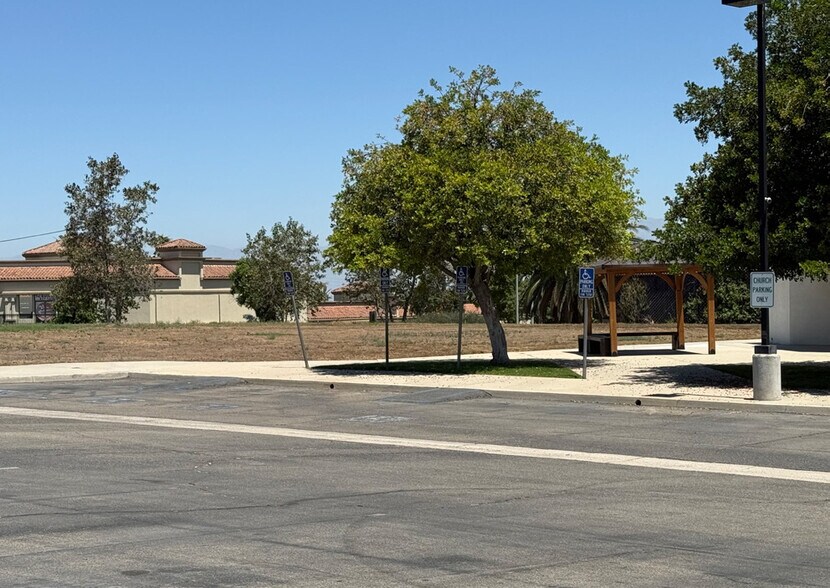 1504 Taber St, Corona, CA à louer - Photo de l’immeuble – Image 2 sur 9