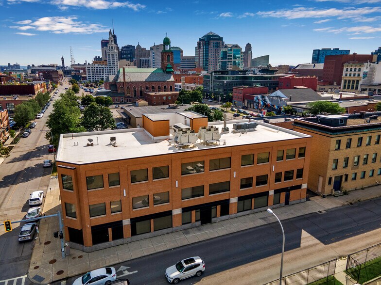 520 Ellicott St, Buffalo, NY à louer - Photo de l’immeuble – Image 3 sur 8
