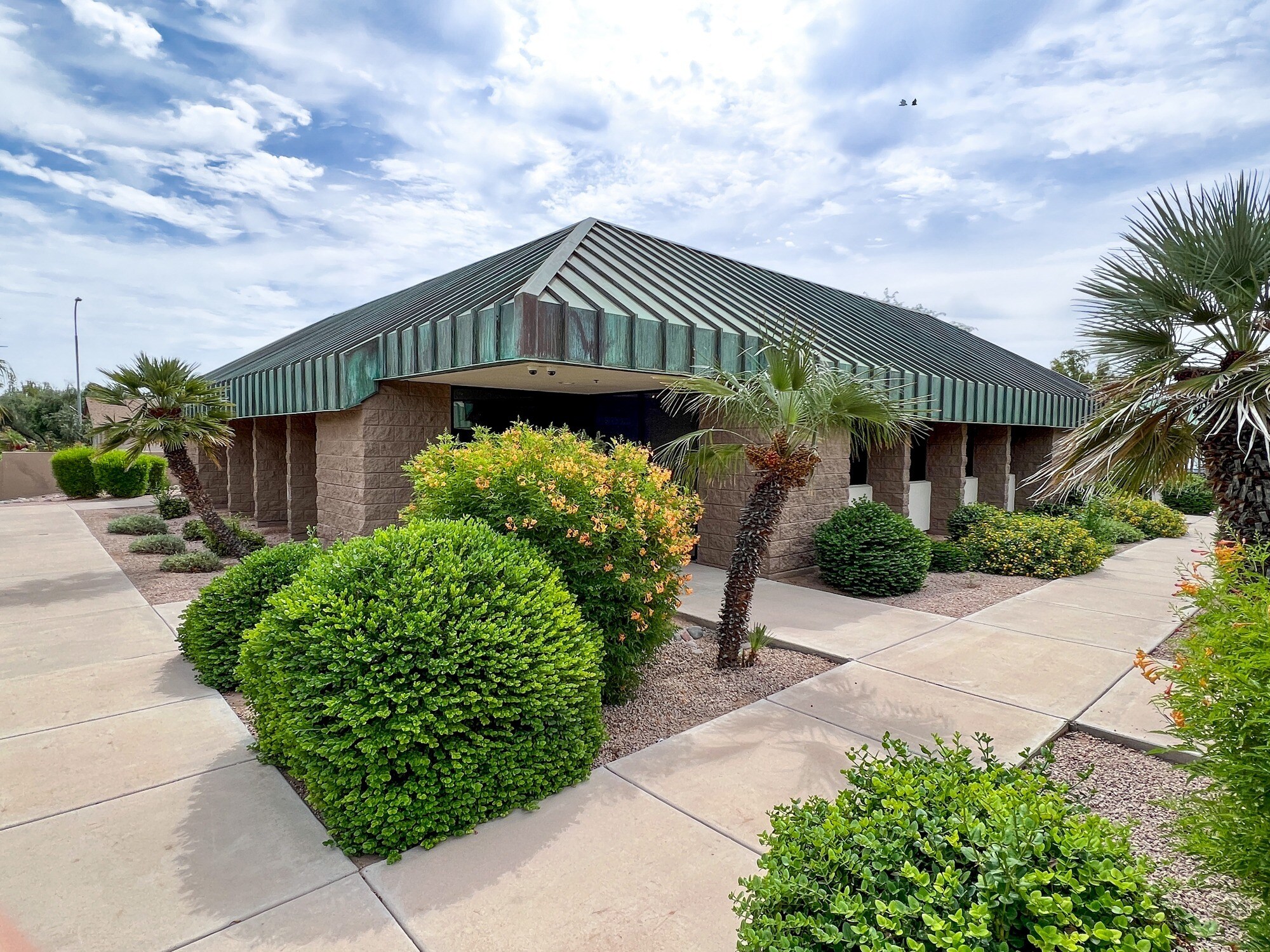 908 W Chandler Blvd, Chandler, AZ à louer Photo de l’immeuble– Image 1 sur 10