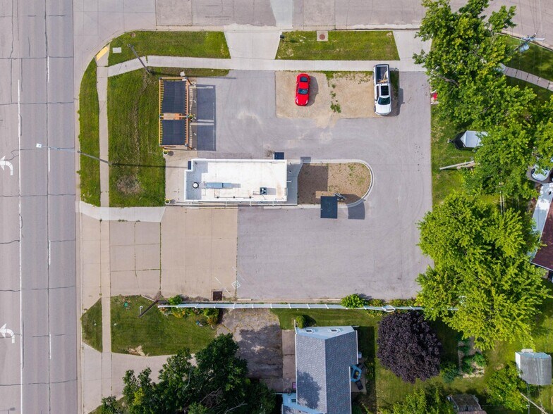 1803 S Center St, Marshalltown, IA à vendre - Photo de l’immeuble – Image 3 sur 33