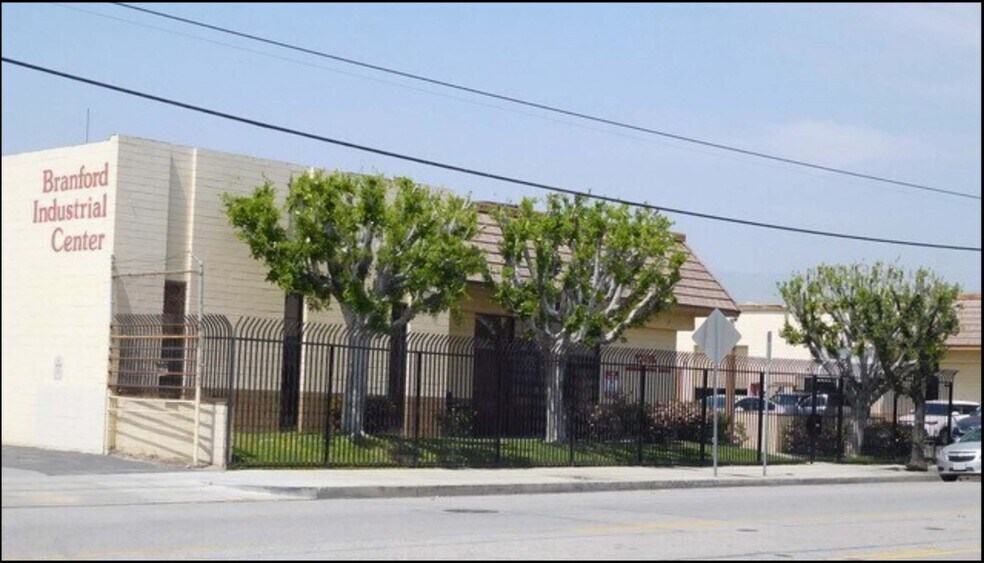 12455 Branford St, Pacoima, CA à louer - Photo de l’immeuble – Image 2 sur 20