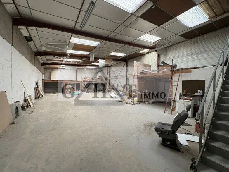 Industriel/Logistique dans Vaux-le-Pénil à louer - Photo de l’immeuble – Image 1 sur 7