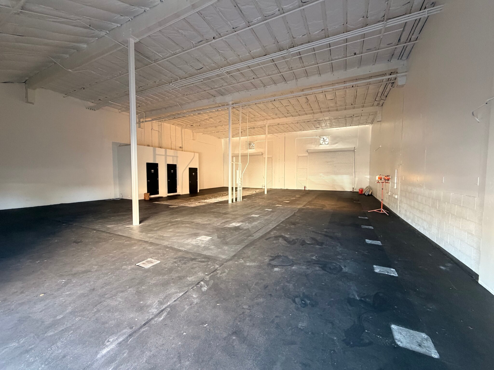 335 Convention Way, Redwood City, CA à louer Photo principale– Image 1 sur 54