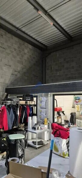 Local d’activités dans Décines-Charpieu à louer - Photo intérieure – Image 3 sur 4