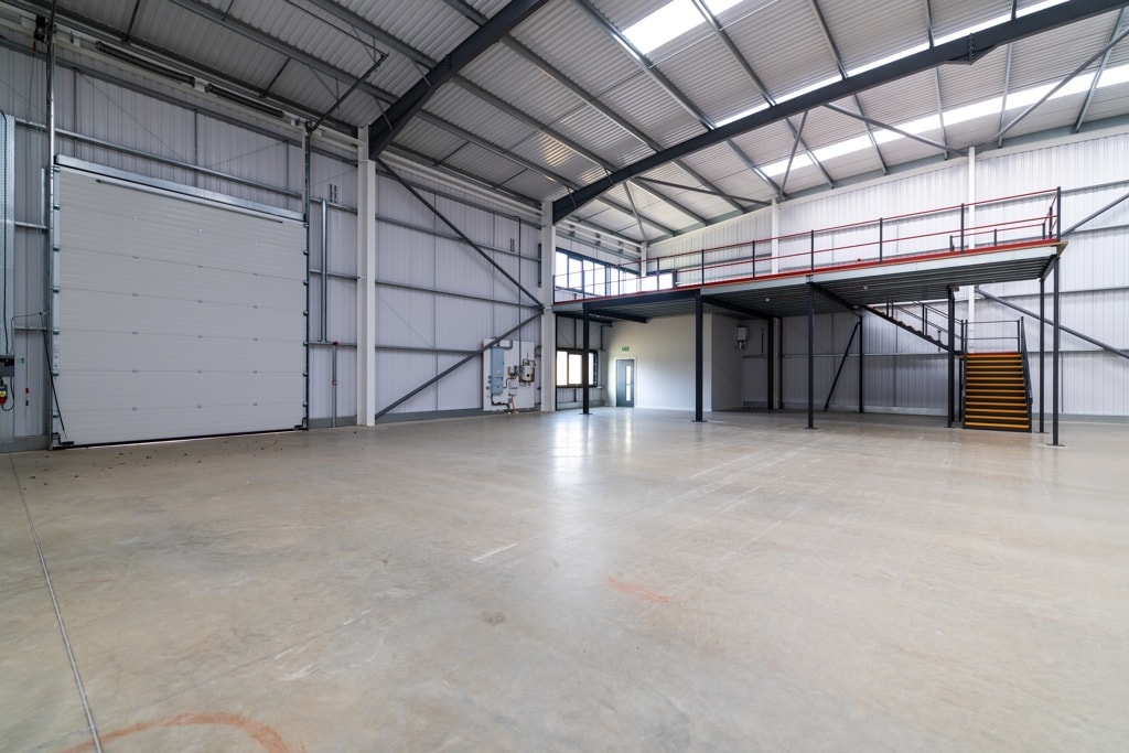 Units 14 & 15 Welsh Lane, Banbury, OXF OX17 2HB - Lot Unit 14 - - Photo intérieure - Image 2 of 5
