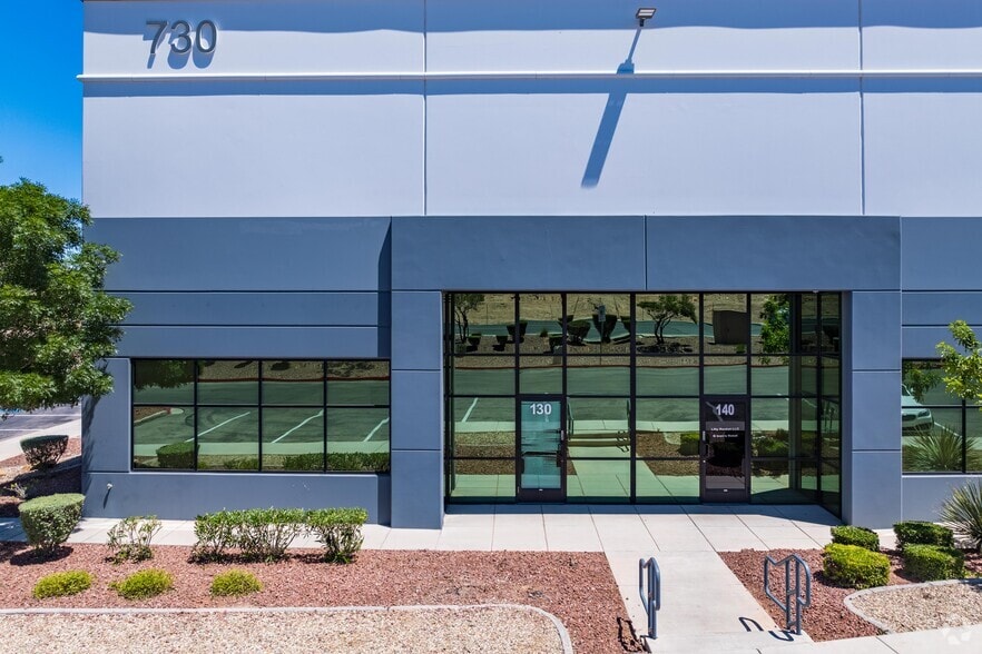 720 W Cheyenne Ave, North Las Vegas, NV à louer - Photo de l’immeuble – Image 2 sur 4