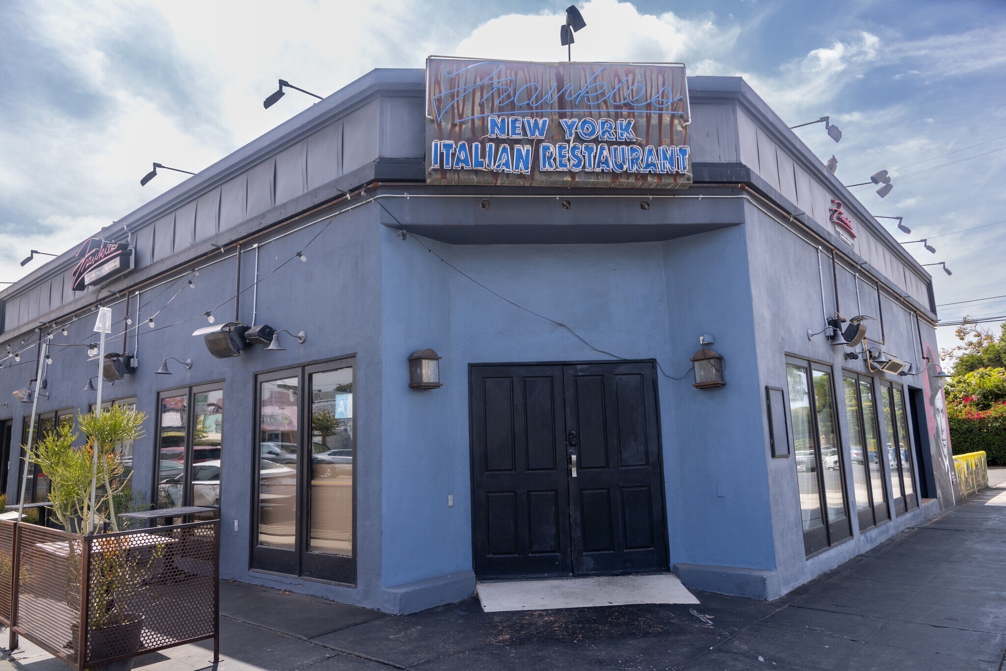 7224-7228 Melrose Ave, Los Angeles, CA à louer Photo de l’immeuble– Image 1 sur 25