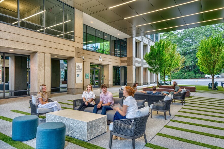 6303 Barfield Rd, Atlanta, GA à louer - Photo de l’immeuble – Image 3 sur 13