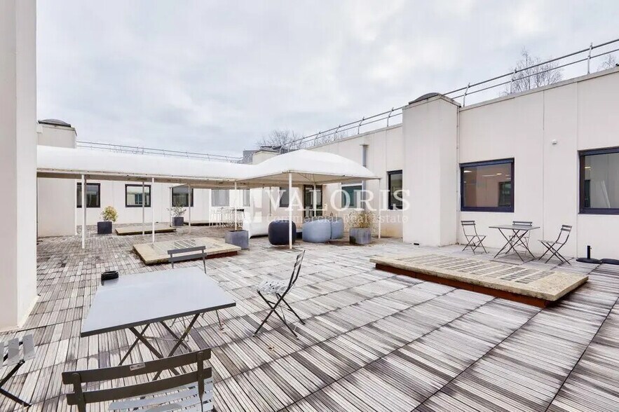 Local d’activités dans Limonest à louer - Photo de l’immeuble – Image 2 sur 25