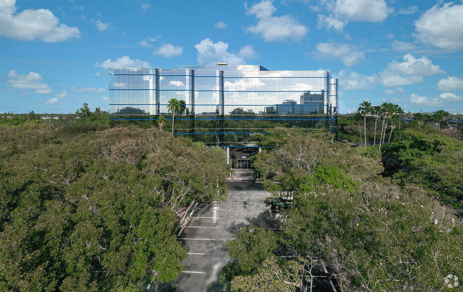 800 Corporate Dr, Fort Lauderdale, FL à louer - Photo de l’immeuble – Image 3 sur 7