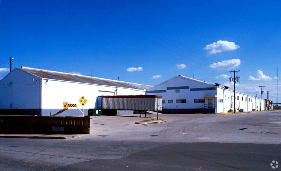 400 E Vickery Blvd, Fort Worth, TX à louer - Photo de l’immeuble – Image 3 sur 53