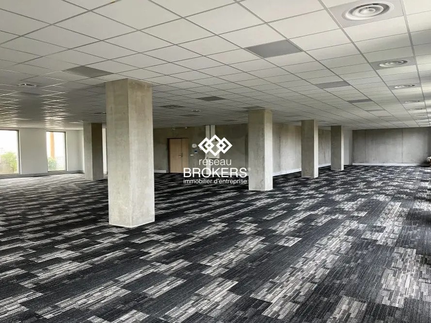 10 Bis Avenue Des Ftpf, Échirolles à louer Photo principale– Image 1 sur 52