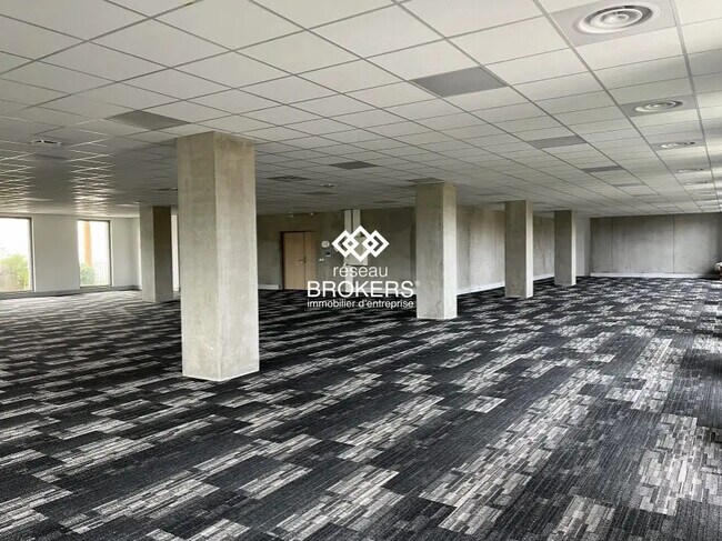 Plus de détails pour 10 Bis Avenue Des Ftpf, Échirolles - Coworking à louer