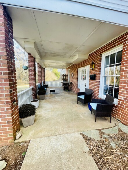210 Valdese Ave, Morganton, NC à louer - Photo de l’immeuble – Image 2 sur 38