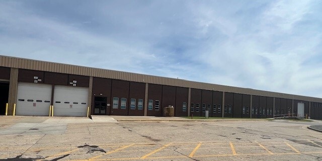 2929 32nd St SE, Kentwood, MI à louer - Photo de l’immeuble – Image 1 sur 26
