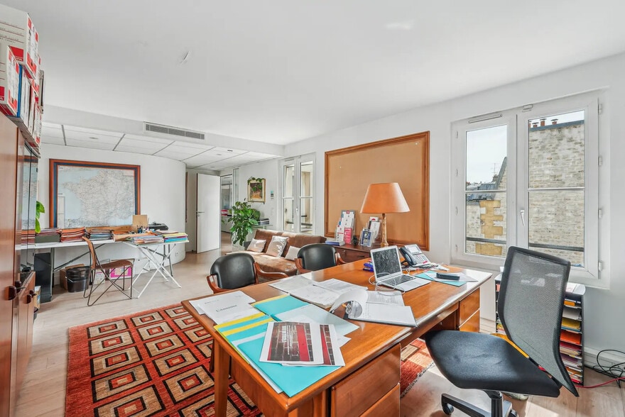 5 Rue La Bruyère, Paris à louer - Photo de l’immeuble – Image 2 sur 16