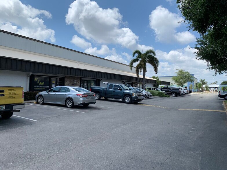 1937-1985 10th Ave N, Lake Worth, FL à louer - Photo de l’immeuble – Image 2 sur 15
