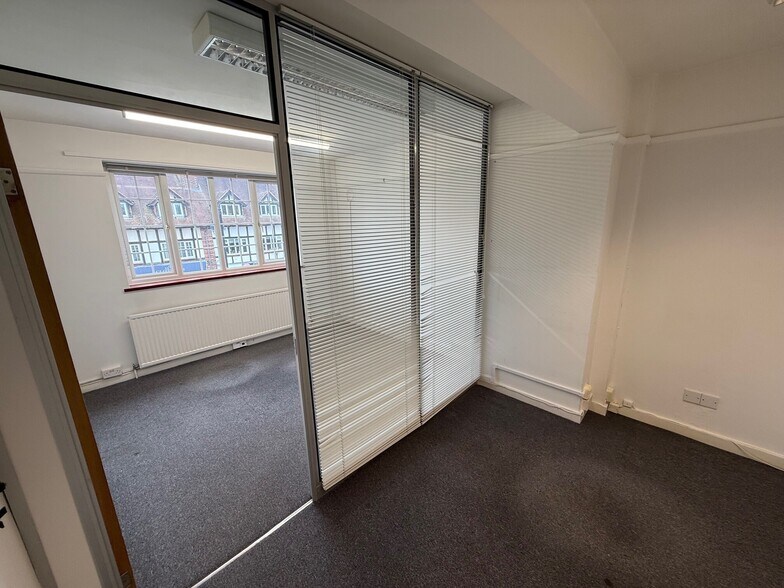 22 Hill Av, Amersham à louer - Photo de l’immeuble – Image 2 sur 6