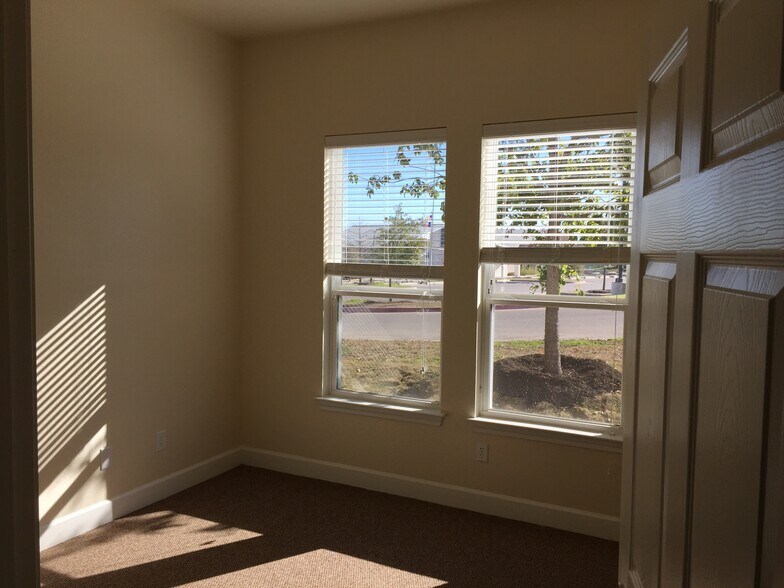 209 S 12th St, Pflugerville, TX à vendre - Photo de l’immeuble – Image 3 sur 7