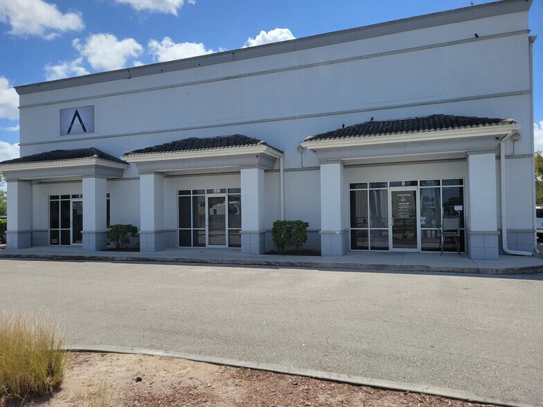 5450 Lee St, Lehigh Acres, FL à louer - Photo de l’immeuble – Image 2 sur 5
